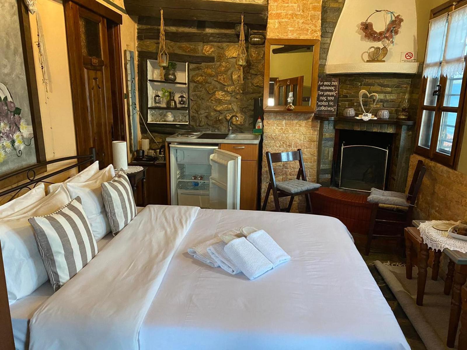 Traditional Guesthouse Erato Палеос Пантелеймон Екстериор снимка